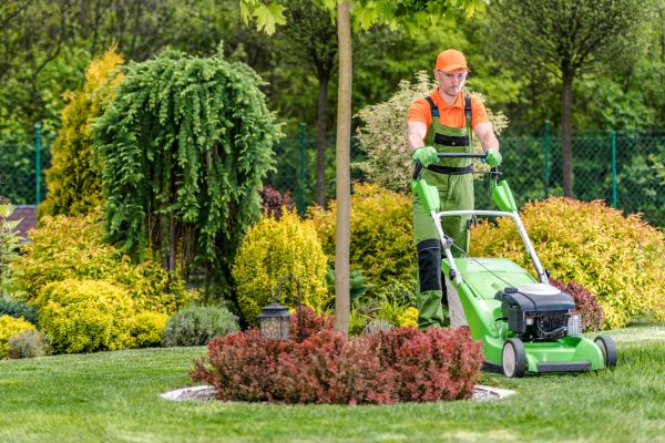 Weekly Lawn Maintenance in Aiken
